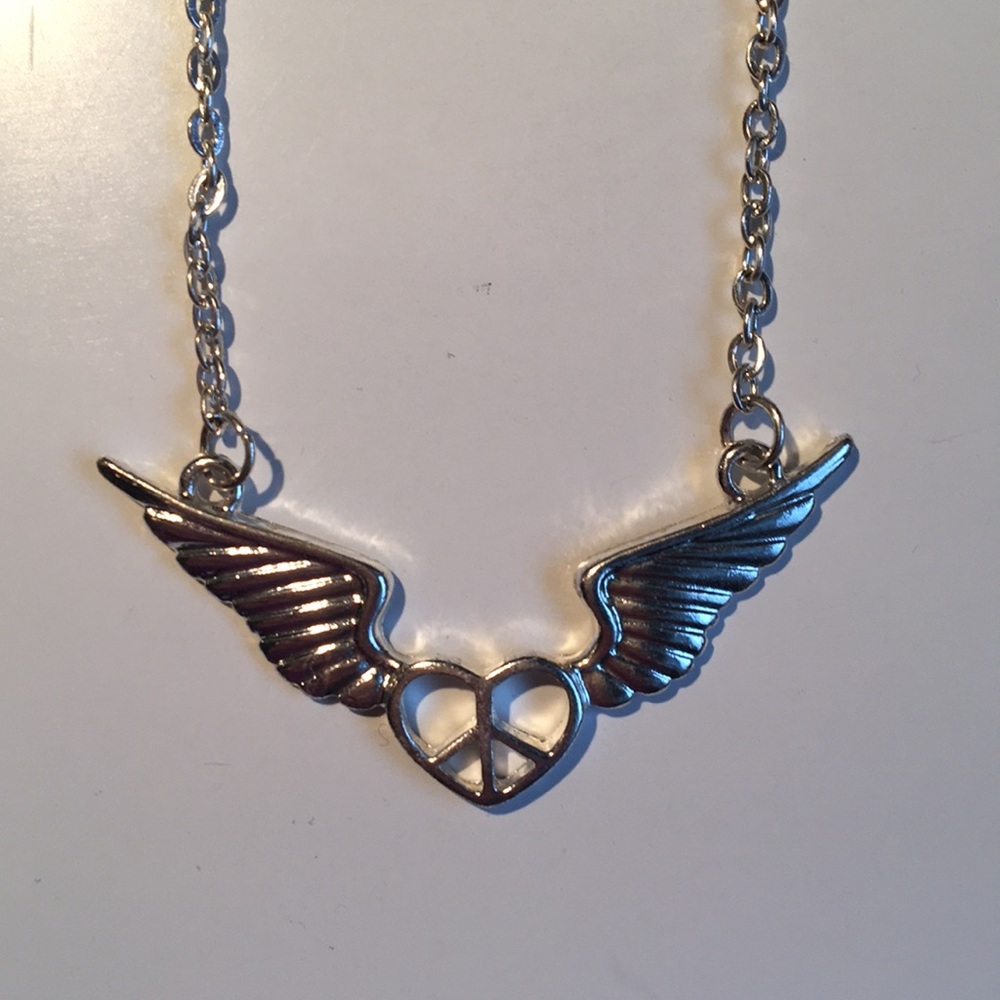 ✨Heart Wings Necklace✨